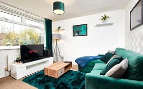 The Emerald House Of Manchester - Garden - Parking